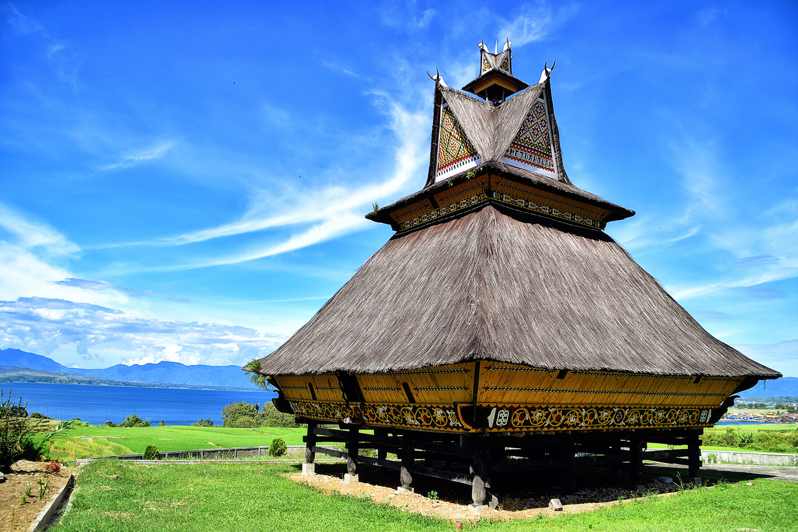 Bisa_Junisa_Munthe-Rumah_adat_Karo