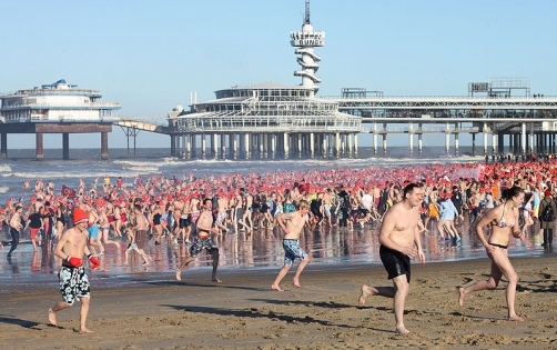 nieuwjaarsduik-scheveningen-2016_11577