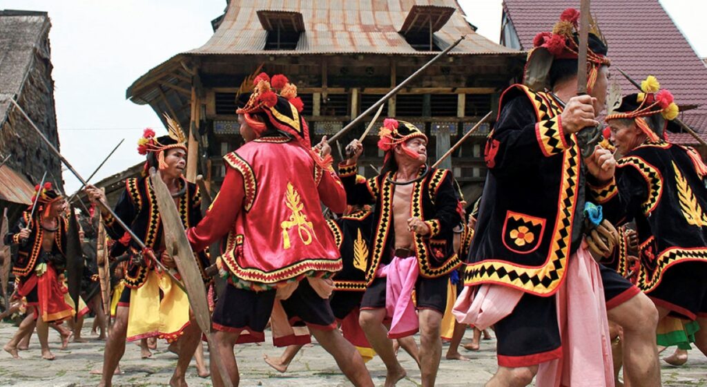 pusaka-nias-istiadat-tari-perang-95137a2e4c0c5b842ab9136de12b2a43