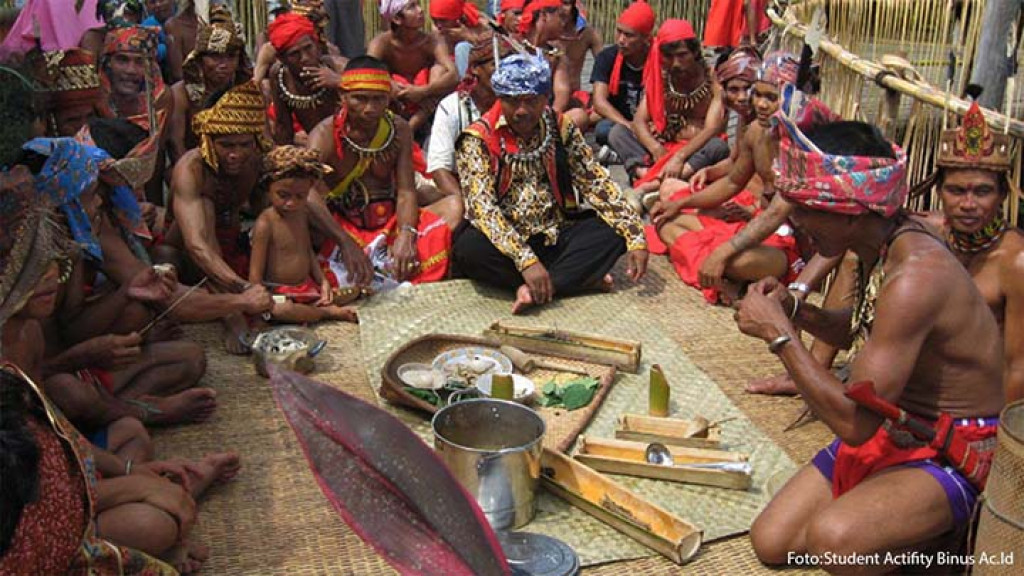 upacara-manajah-antang-cara-suku-dayak-memanggil-roh-leluhur_1691231071