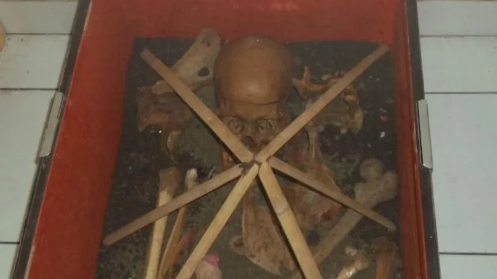183181_tengkorak-manusia-di-museum-santet_1265_711