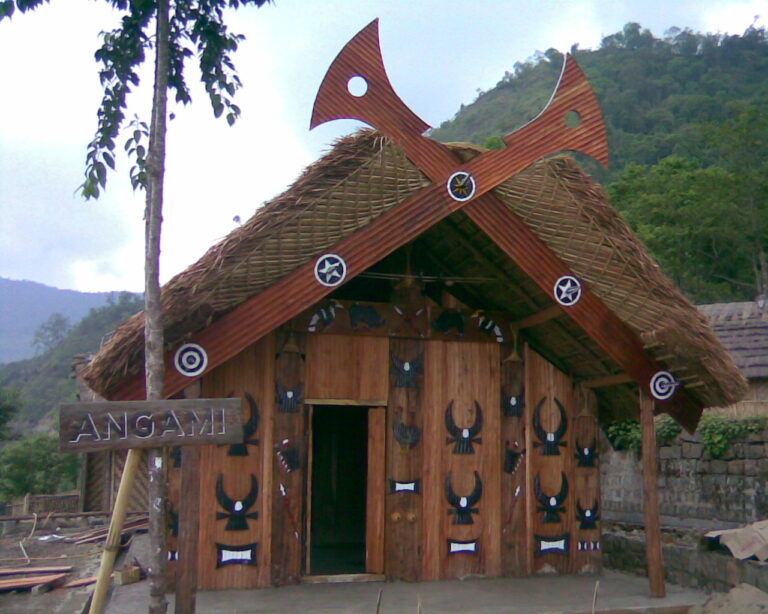 Naga_hut