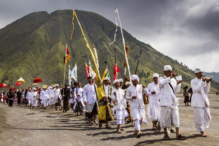 menyorot-lebih-dekat-tentang-ritual-kasada-masyarakat-tengger-160720c