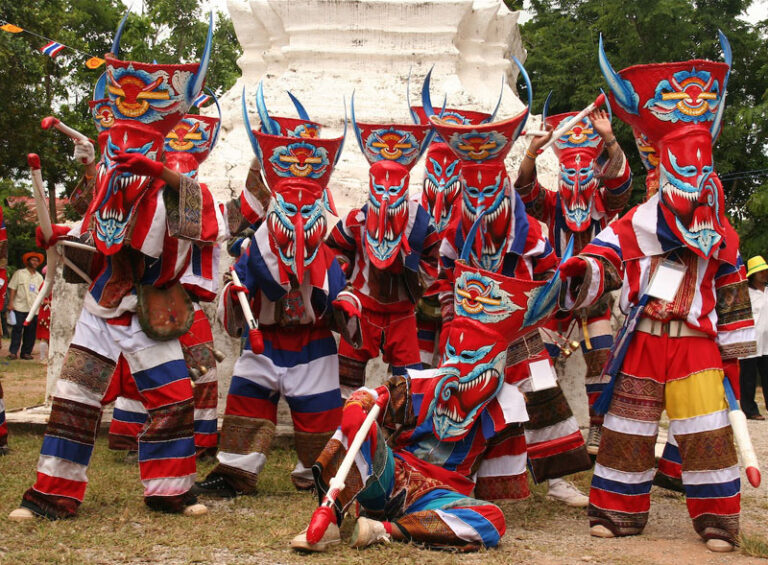 festival-budaya-phi-ta-khon-tradisi-dan-kesenangan