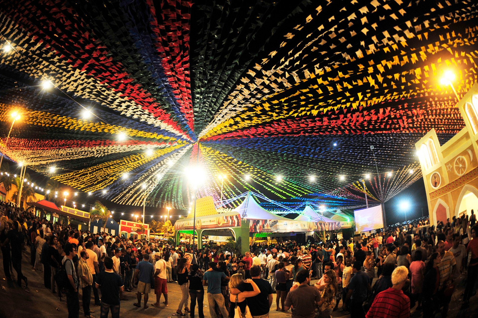 festival-festa-de-sao-joao-do-porto-perayaan-tradisional-yang-meriah
