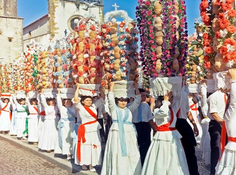 festival-festa-dos-tabuleiros-tradisi-dan-keindahan-di-portugal