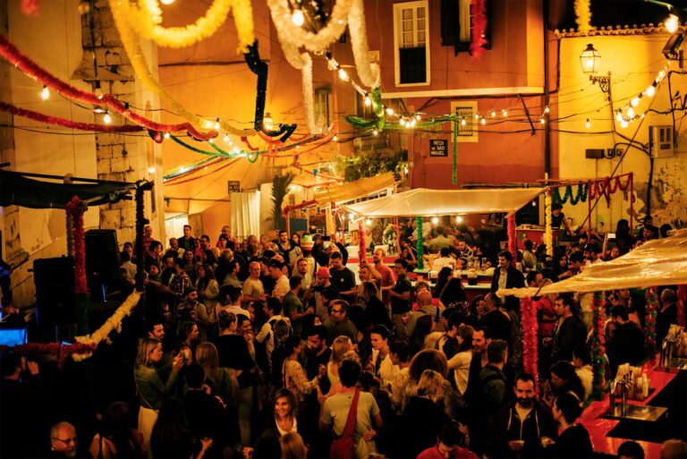 festival-festas-de-lisboa-perayaan-santo-antonius-yang-meriah