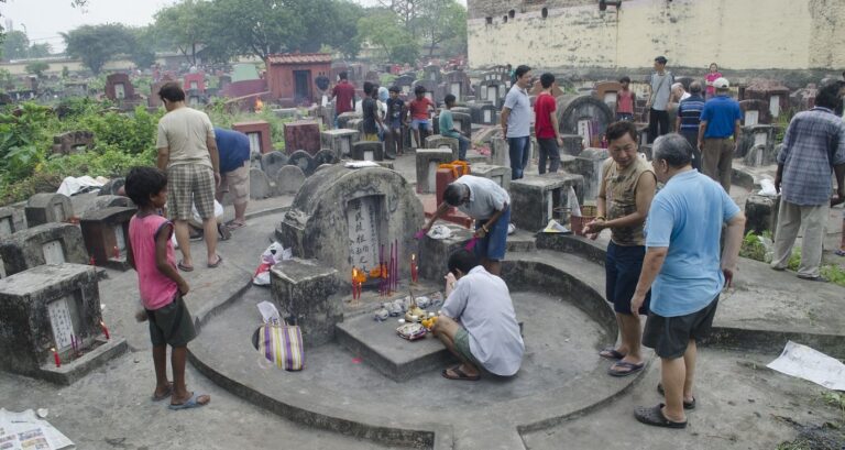 festival-qingming-tradisi-pembersihan-makam-dan-kehormatan-leluhur