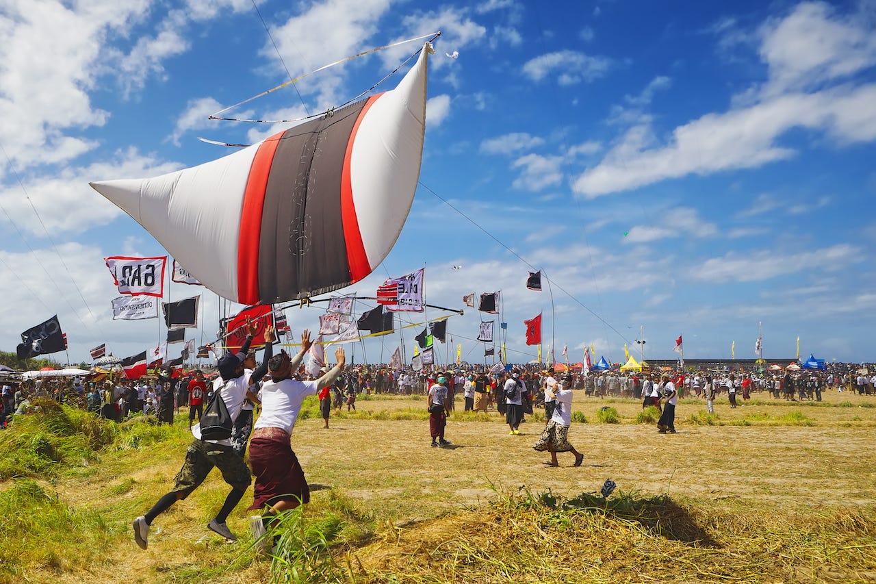 keindahan-dan-tradisi-dalam-bali-kite-festival-yang-menakjubkan