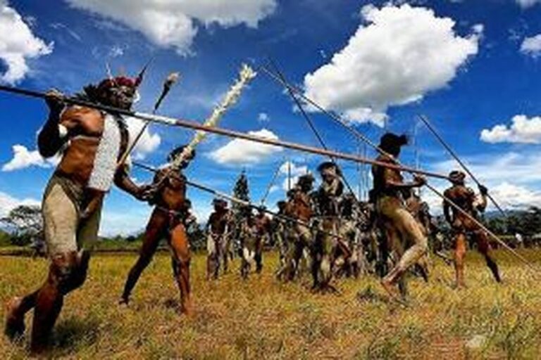 pesona-festival-lembah-baliem-di-raja-ampat