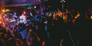 pesona-festival-musik-parintins-meriah-dan-memukau