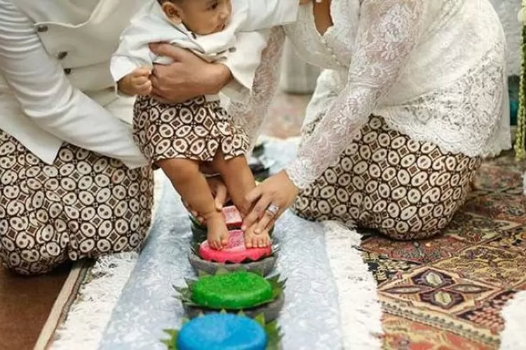 tradisi-adat-tedak-siten-upacara-penting-bagi-anak-anak