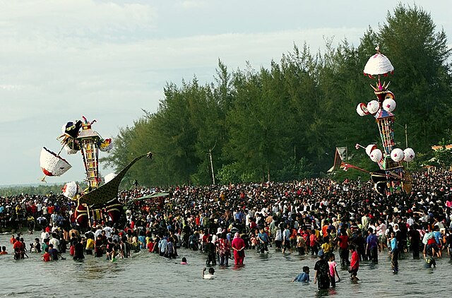 tradisi-spektakuler-festival-tabuik-yang-meriah