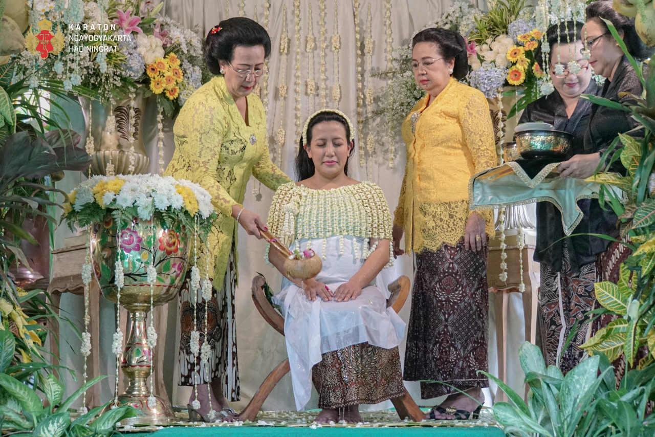 adat-jawa-tingkeban-tradisi-mitoni-dalam-kehidupan-masyarakat