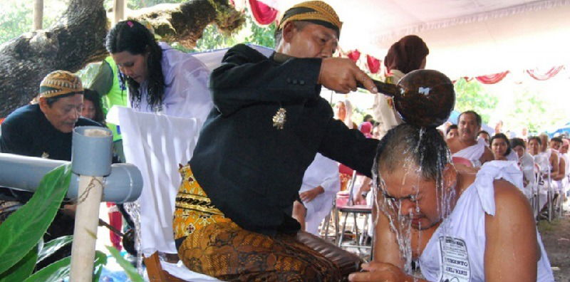 adat-ruwatan-jawa-tradisi-pembersihan-dan-pelindung-budaya
