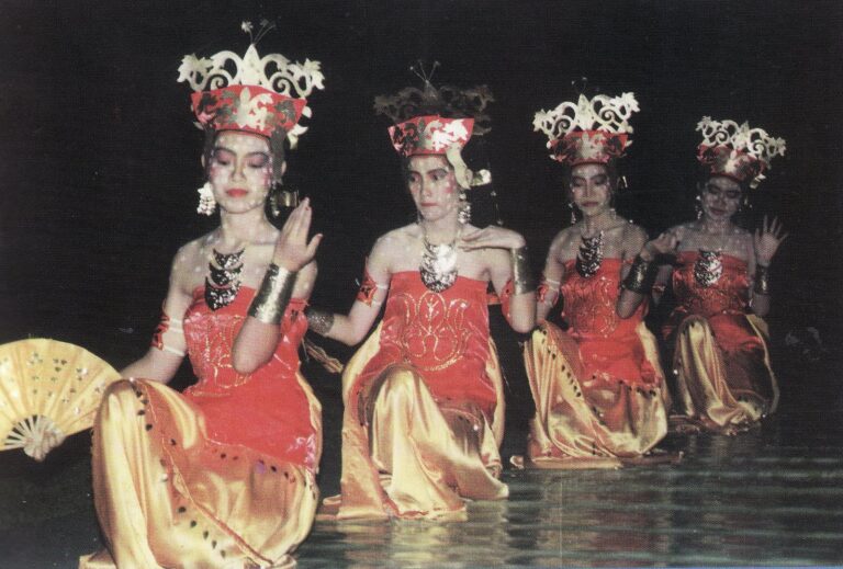 adat-tari-buluh-umhlanga-tradisi-dan-maknanya-dalam-budaya