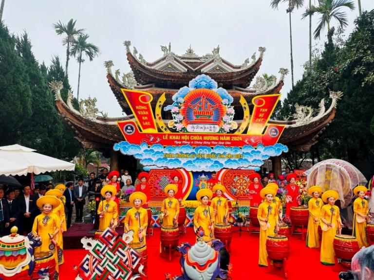 festival-pagoda-parfum-menyelami-keindahan-dan-tradisi-huong-pagoda