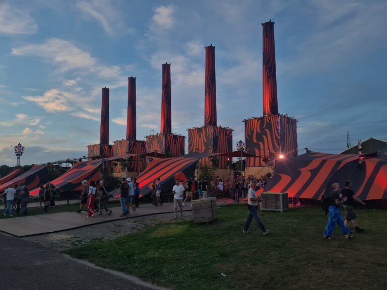 mengenal-lebih-dekat-lowlands-festival-festival-musik-dan-seni-terbesar