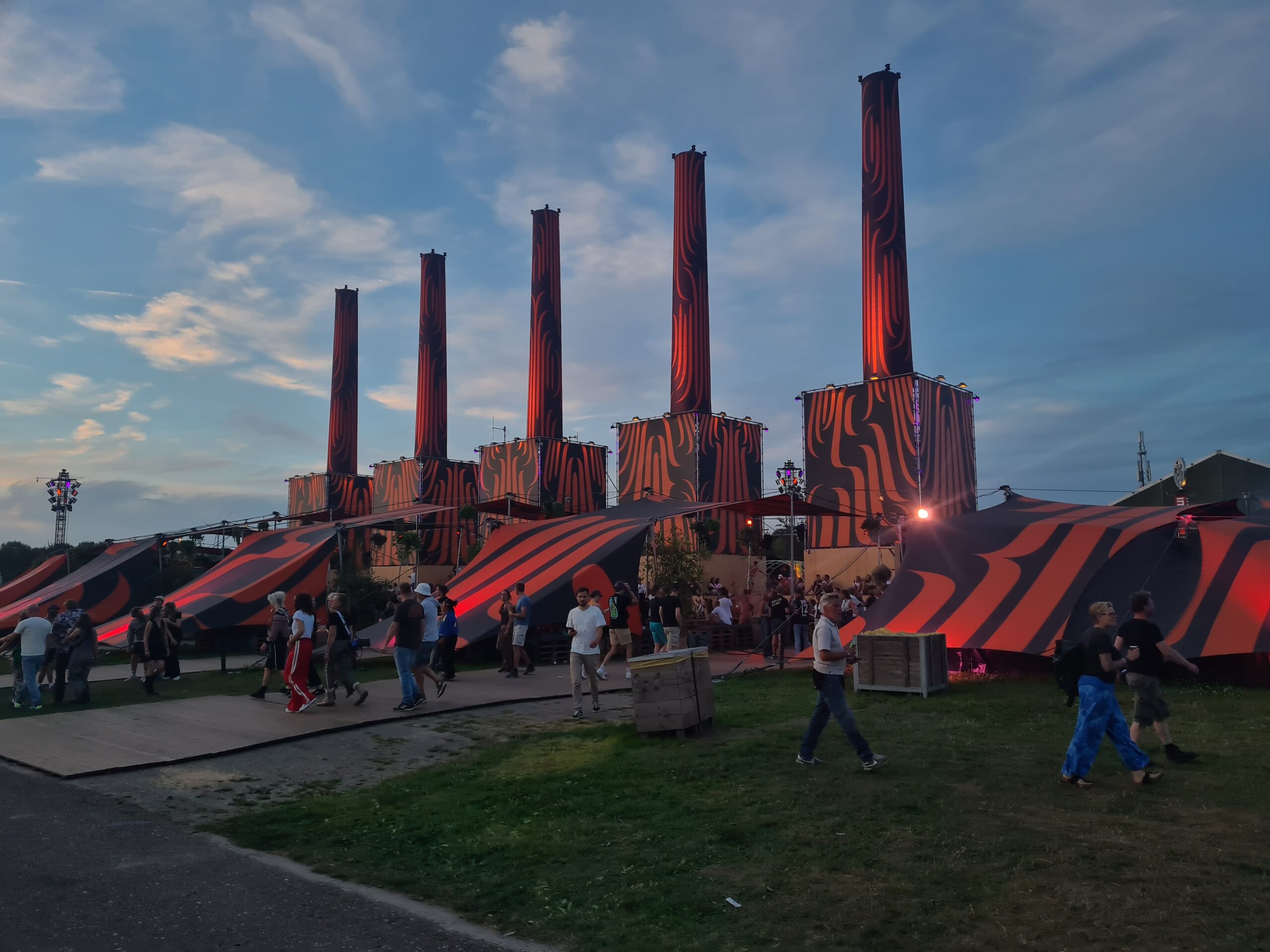 mengenal-lebih-dekat-lowlands-festival-festival-musik-dan-seni-terbesar