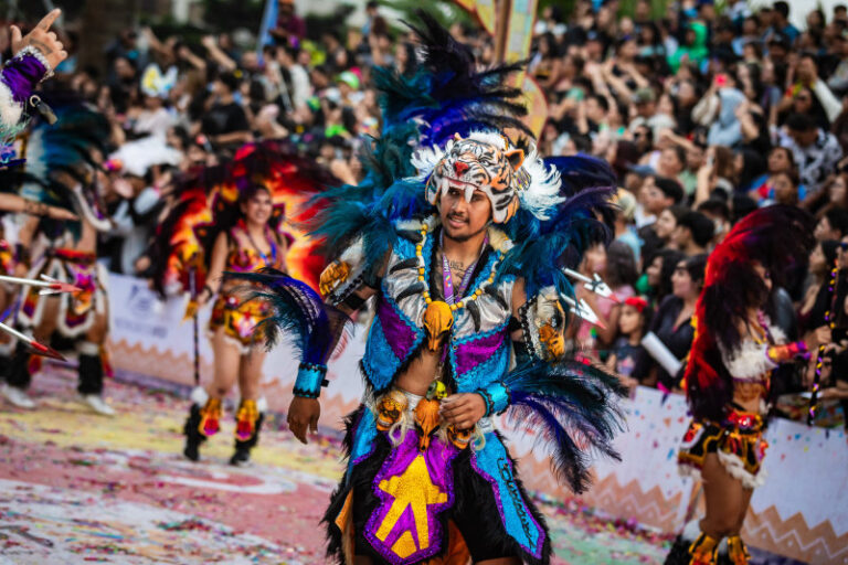 perayaan-carnaval-andino-con-la-fuerza-del-sol-di-bolivia