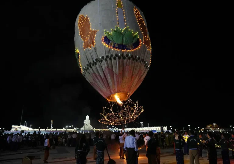 festival-balon-udara-taunggyi-perayaan-warna-warni-di-langit-myanmar