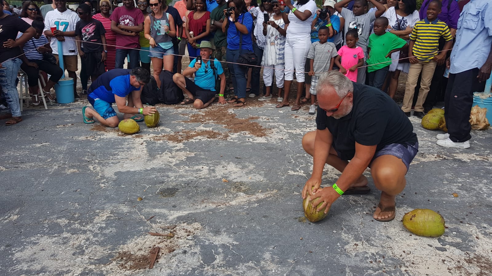 festival-kelapa-di-pelican-point-grand-bahama-perayaan-tradisional