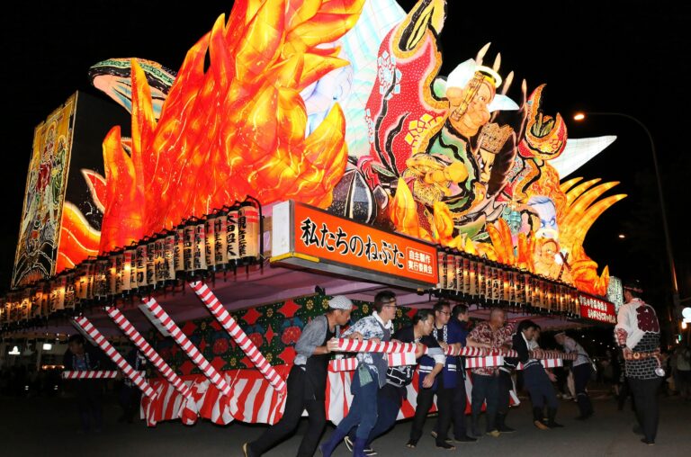 festival-nebuta-aomori-keindahan-parade-lentera-tradisional