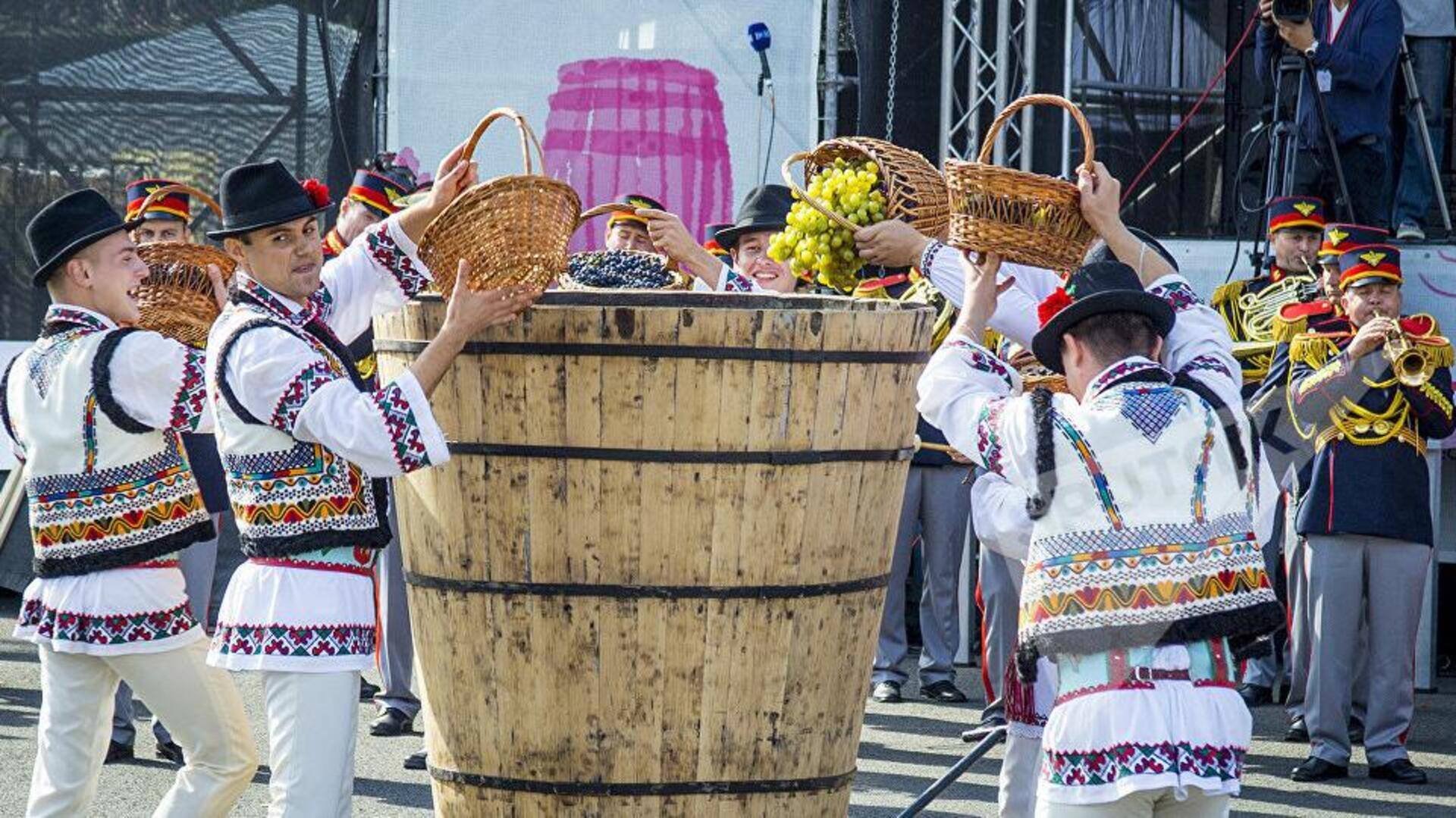 festival-panen-anggur-nasional-tradisi-dan-keindahan-budaya