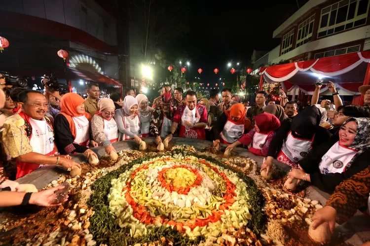 festival-rujak-uleg-tradisi-kuliner-khas-yogyakarta-yang-meriah