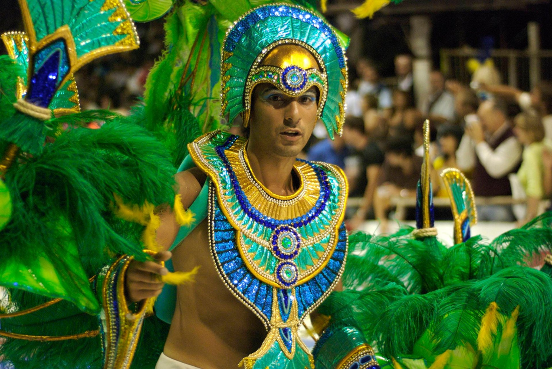 karnaval-gualeguaychu-festival-warna-warni-tradisional-argentina