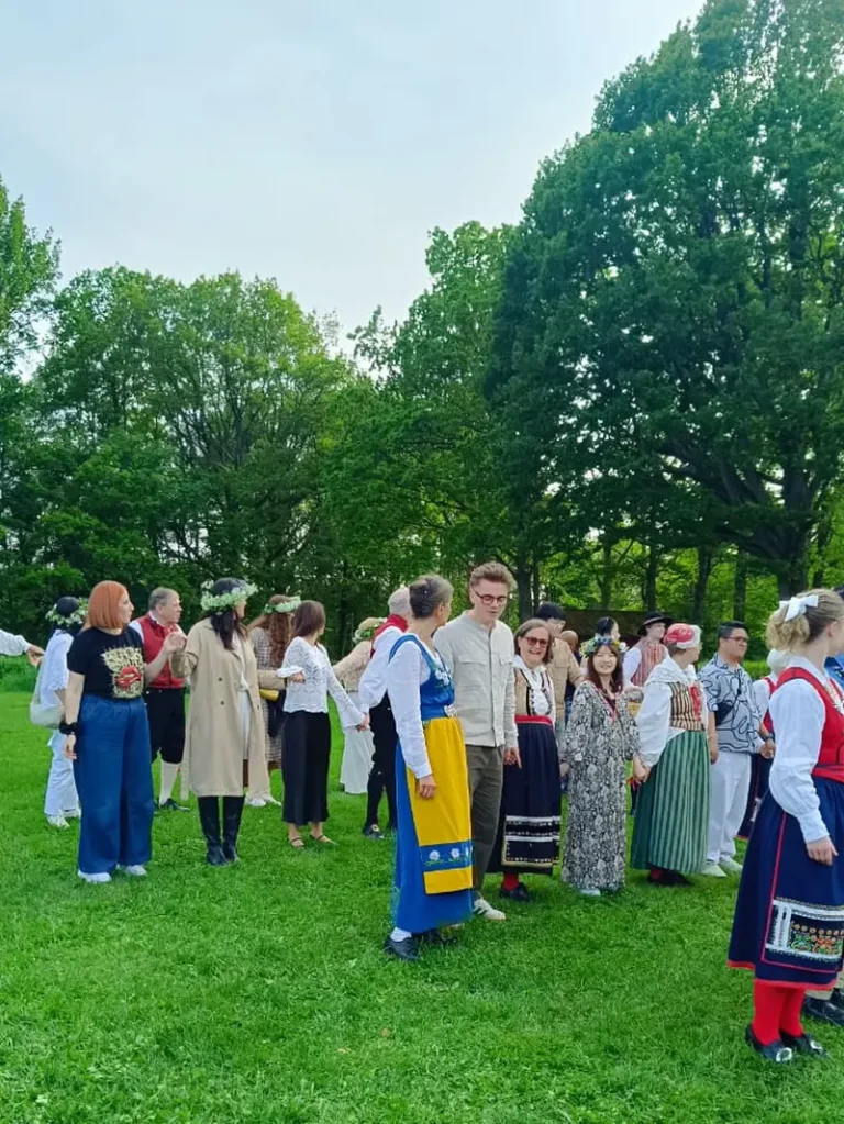 midsommar-perayaan-musim-panas-yang-penuh-makna-dan-tradisi