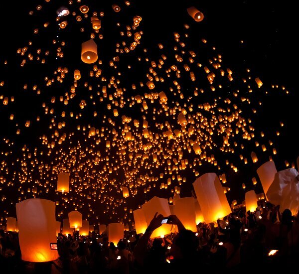 yee-peng-festival-lampion-tradisional-di-thailand