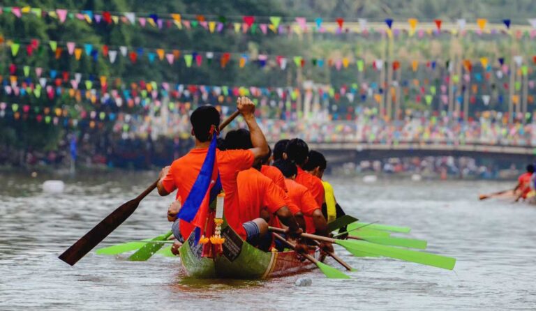 festival-air-bon-om-touk-perayaan-tradisional-sungai-mekong