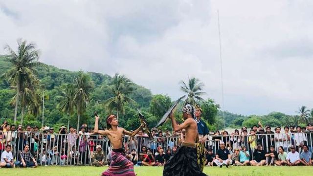 festival-bau-nyale-di-lombok-tradisi-dan-keindahan-alam-ntb