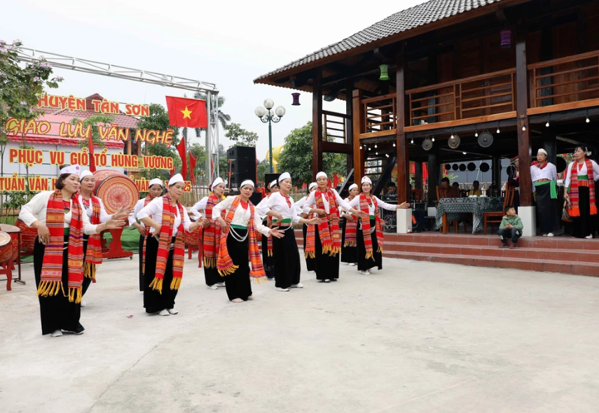 festival-kuil-raja-hung-tradisi-dan-keindahan-budaya-indonesia