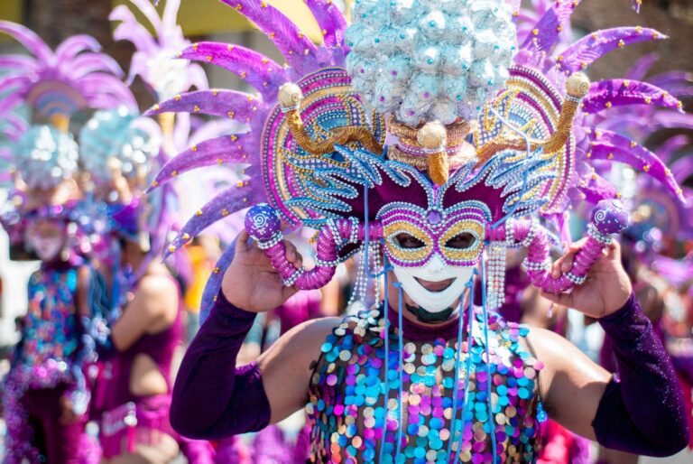festival-masskara-perayaan-warna-dan-semangat-di-filipina
