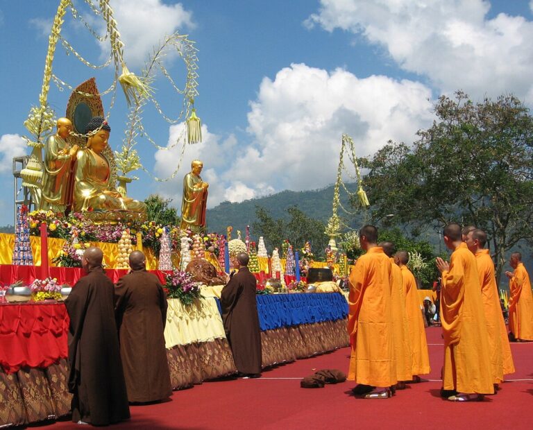 makna-dan-perayaan-hari-visakha-bucha-di-indonesia