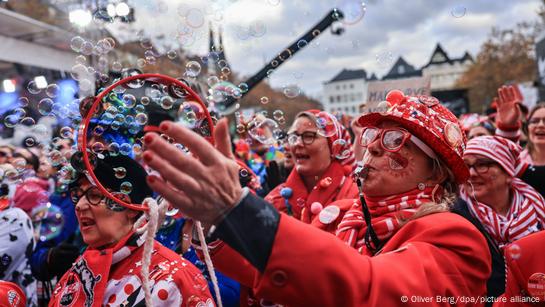perayaan-karneval-di-koln-mainz-dan-dusseldorf-tradisi-dan-keunikan