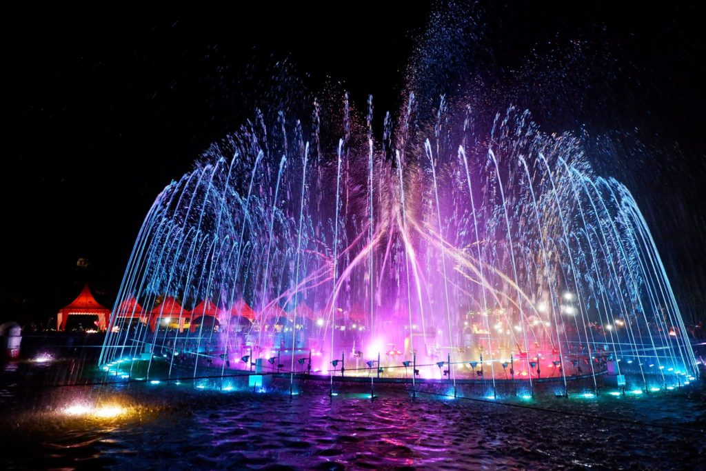 festival-air-mancur-di-petergof-keindahan-pertunjukan-air-dan-cahaya