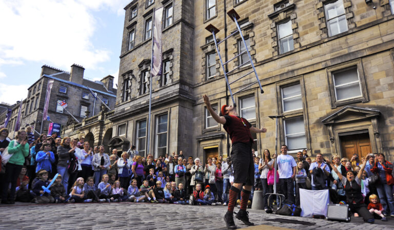 festival-fringe-edinburgh-perayaan-seni-dan-hiburan-internasional