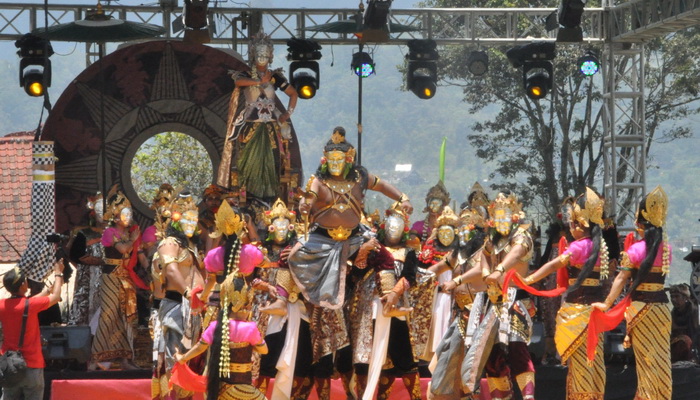 festival-topeng-emas-perayaan-seni-dan-budaya-tradisional-indonesia