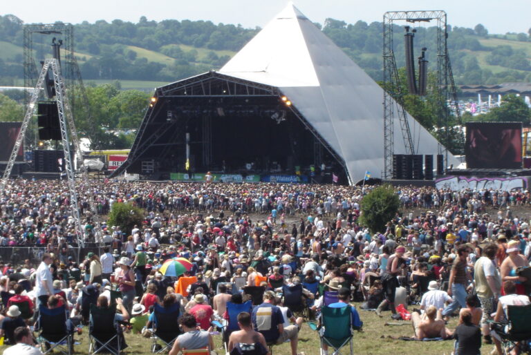 glastonbury-festival-festival-musik-dan-seni-terbesar-di-inggris