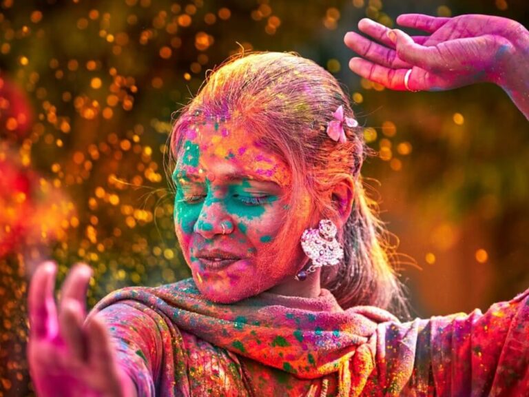 holi-festival-warna-tradisional-india-yang-penuh-warna