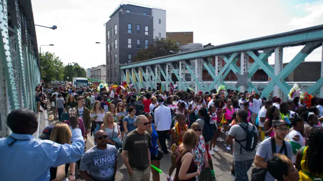 mengenal-lebih-dekat-karnaval-notting-hill-di-london