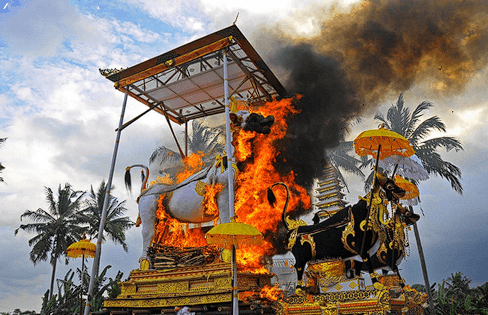 mengenal-upacara-ngaben-tradisi-pembakaran-jenazah-bali