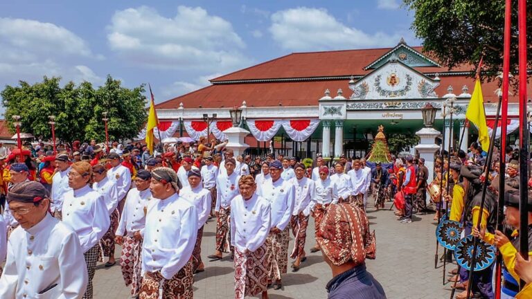 perayaan-parade-hari-kemenangan-tradisi-dan-maknanya