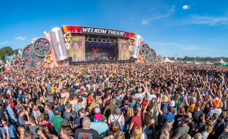 zwarte-cross-festival-musik-dan-balap-motor-yang-meriah