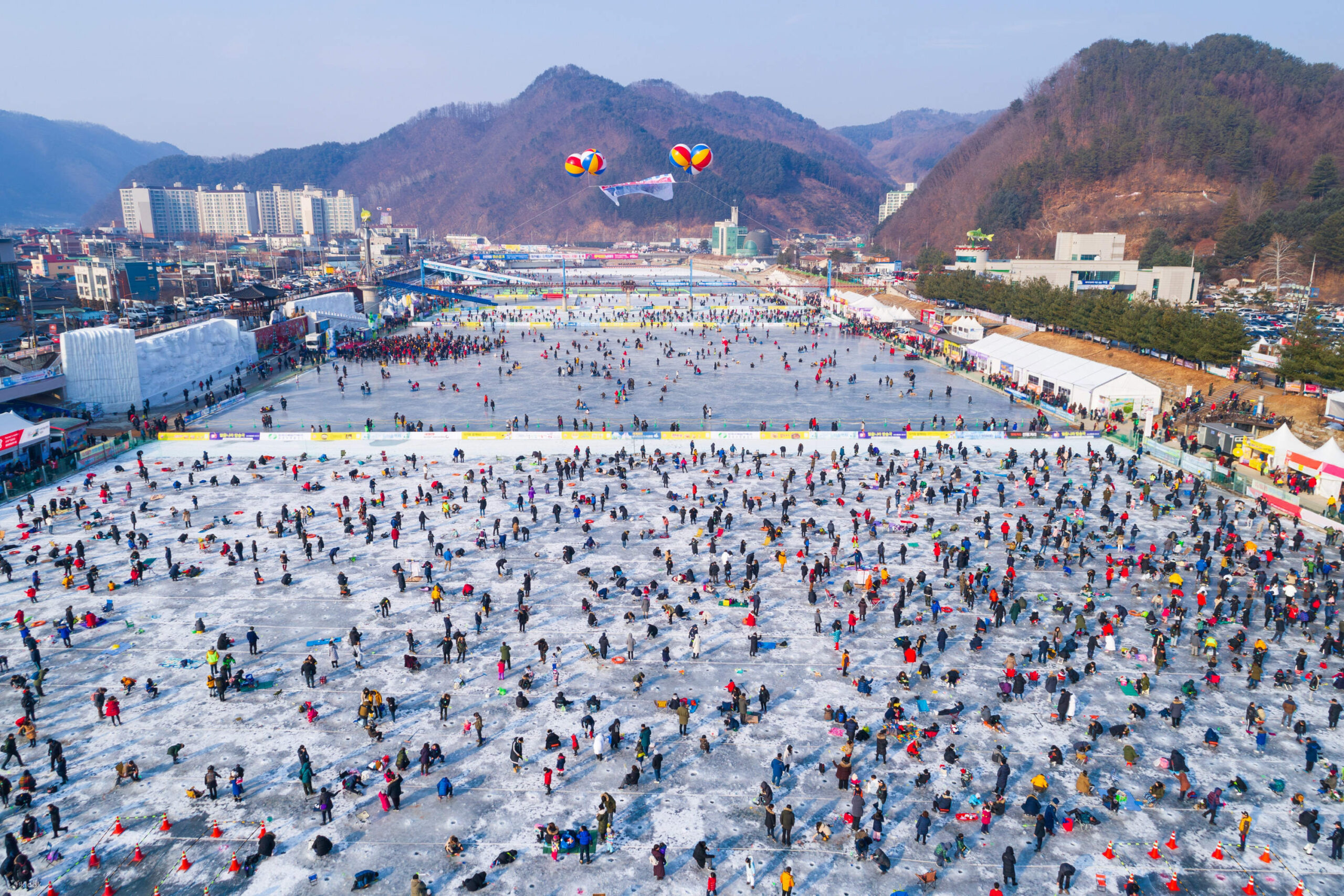 festival-es-dan-salju-hwacheon-sancheoneo-perayaan-musim-dingin-korea