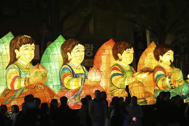 festival-lentera-teratai-yeon-deung-hoe-perayaan-tradisional-korea