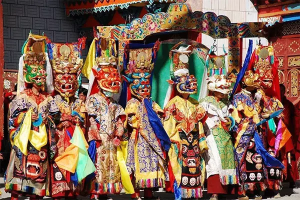 festival-losar-perayaan-tradisional-tibet-yang-penuh-warna